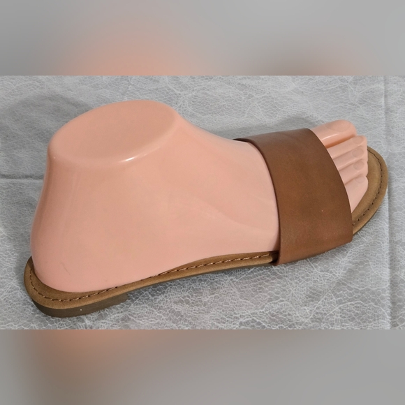 Shein 6.5 Flat Sandals Open Toe Beige Slip On No Wear On Top - Picture 2 of 7